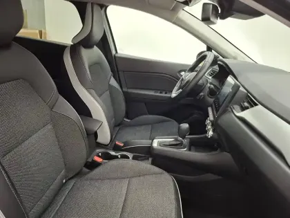 Photo 32 Renault Captur  E-Tech full hybrid 145