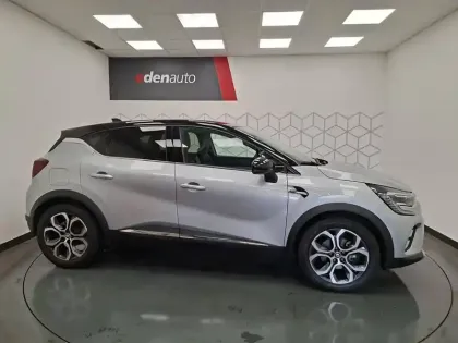 Photo 16 Renault Captur  E-Tech full hybrid 145