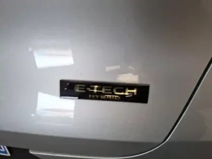 Photo 22 Renault Captur  E-Tech full hybrid 145