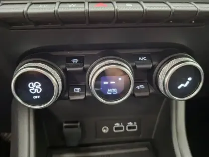 Photo 47 Renault Captur  E-Tech full hybrid 145