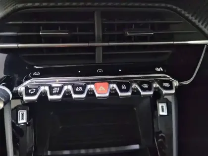 Photo 24 Peugeot 208  PureTech 75 S&S BVM5