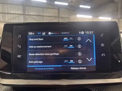 Photo 24 Peugeot 208  PureTech 75 S&S BVM5
