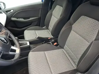 Photo 11 Renault Clio  E-Tech full hybrid 145