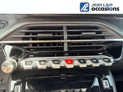 Photo 13 Peugeot 2008  Hybrid 136 e-DCS6