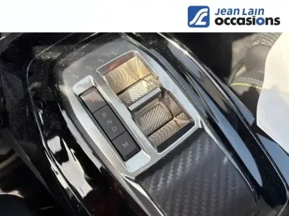 Photo 12 Peugeot 2008  Hybrid 136 e-DCS6