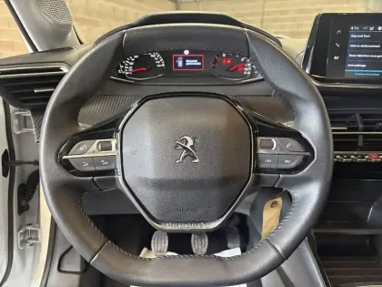 Photo 28 Peugeot 208  PureTech 100 S&S BVM6