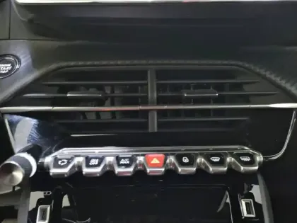 Photo 30 Peugeot 2008  BlueHDi 130 S&S EAT8