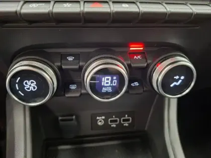 Photo 45 Renault Captur  mild hybrid 160 EDC