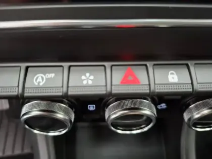 Photo 44 Renault Captur  mild hybrid 160 EDC