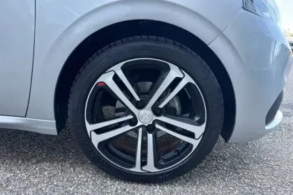 Photo 28 Peugeot 208  1.2 PureTech 110ch S&S BVM5