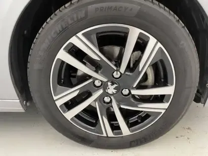 Photo 20 Peugeot 208  PureTech 100 S&S BVM6