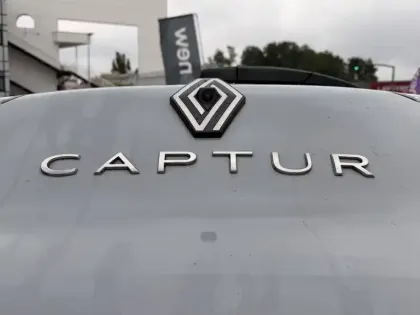 Photo 16 Renault Captur  E-Tech full hybrid 145 ch