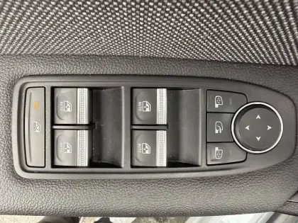 Photo 31 Renault Captur  E-Tech full hybrid 145 ch
