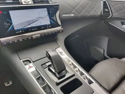 Photo 13 DS DS 7 DS7 Crossback Hybride E-Tense 300 EAT8 4x4