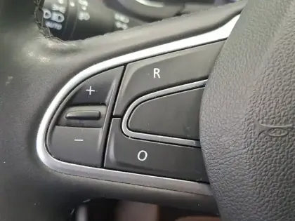 Photo 33 Renault Scenic Grand  TCe 140 FAP EDC
