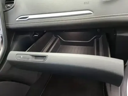 Photo 28 Renault Scenic Grand  TCe 140 FAP EDC
