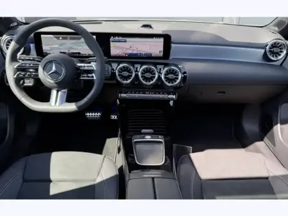 Photo 10 Mercedes Classe A 200 d AMG Exclusive Design