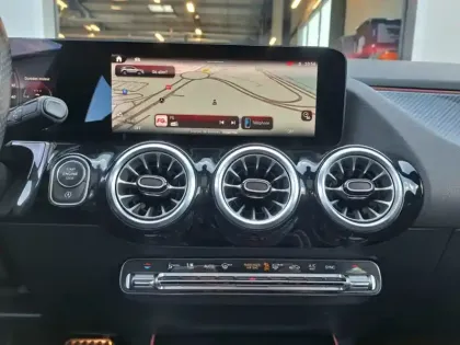 Photo 17 Mercedes GLA 200 d AMG Line