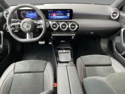 Photo 10 Mercedes Classe A 200 d Edition 140