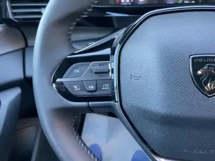 Photo 28 Peugeot 308 III Hybrid 145 e-DCS6 ALLURE