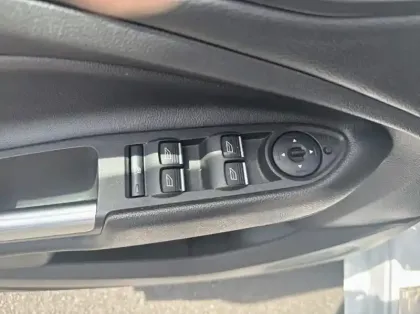 Photo 5 Ford Kuga 2.0 TDCi 150ch Stop&Start ST-Line 4x2