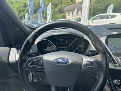Photo 6 Ford Kuga 2.0 TDCi 150ch Stop&Start ST-Line 4x2