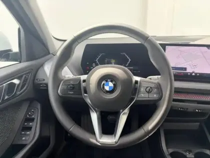 Photo 5 BMW Serie 1 Série 1 120A 170ch M Sport Design DKG7