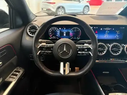 Photo 20 Mercedes GLA  180 d 116ch AMG Line 8G-DCT