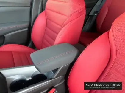 Photo 12 Alfa Romeo Tonale  1.5 Ibrida 175ch TI TCT