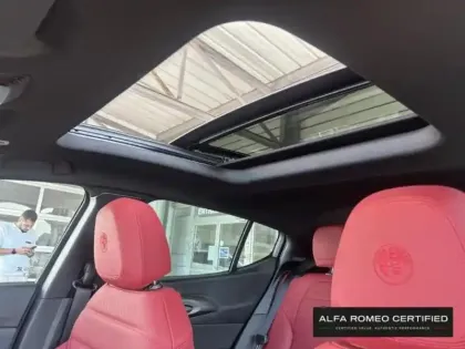 Photo 11 Alfa Romeo Tonale  1.5 Ibrida 175ch TI TCT
