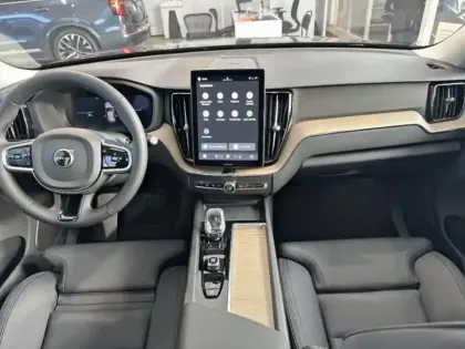 Photo 7 Volvo XC60  T6 Hybride Rechargeable 350ch Plus Style Dark Geartronic 8 AWD
