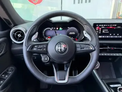Photo 12 Alfa Romeo Tonale  1.5 Ibrida 175ch Sport Speciale TCT