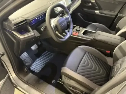 Photo 8 Jeep Compass  1.2 Turbo T3 145ch e-Hybrid First Edition BVR6