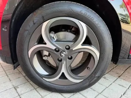 Photo 8 Alfa Romeo Junior  1.2 Ibrida 145ch Sport Speciale e-DCT6