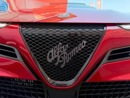 Photo 9 Alfa Romeo Junior  1.2 Ibrida 145ch Sport Speciale e-DCT6