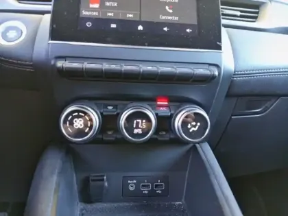 Photo 5 Renault Captur  1.3 TCe 140ch FAP Initiale Paris EDC -21B