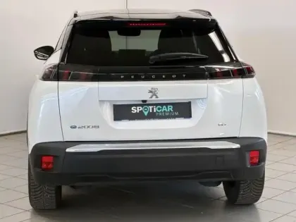 Photo 11 Peugeot 2008  e- 136ch GT Pack