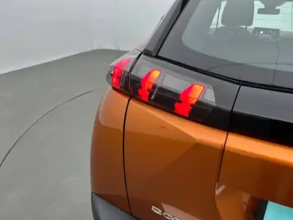 Photo 16 Peugeot 2008  PureTech 100 S&S BVM6