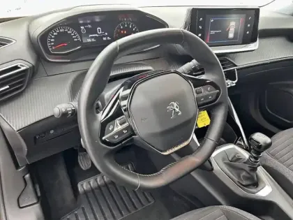 Photo 8 Peugeot 2008  PureTech 100 S&S BVM6