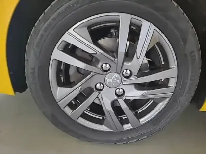 Photo 12 Peugeot 208  PureTech 100 S&S BVM6