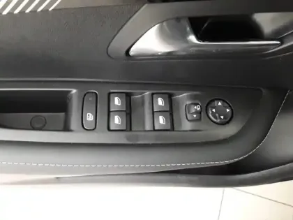 Photo 20 Peugeot 208  Hybrid 110 ch e-DCS6