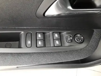 Photo 21 Peugeot 208  Hybrid 110 ch e-DCS6
