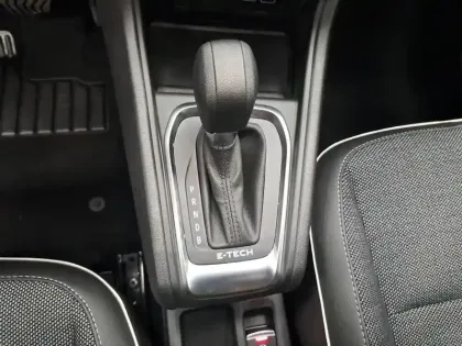 Photo 35 Renault Captur  E-Tech full hybrid 145