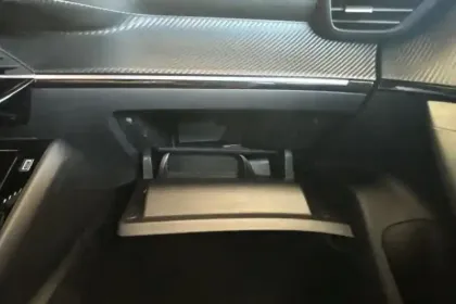 Photo 26 Peugeot 2008  Hybrid 136 e-DCS6