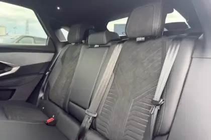 Photo 9 Peugeot 3008  Electrique 210 ch 73 kWh