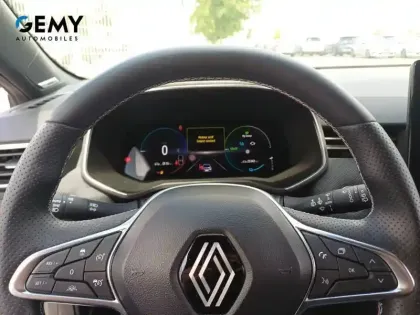 Photo 13 Renault Clio  E-Tech full hybrid 145