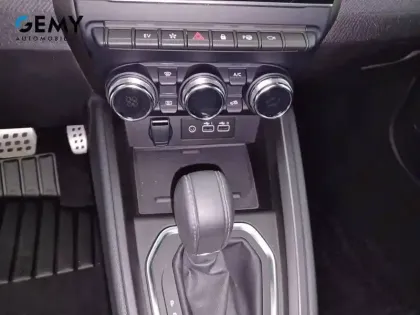 Photo 28 Renault Clio  E-Tech full hybrid 145