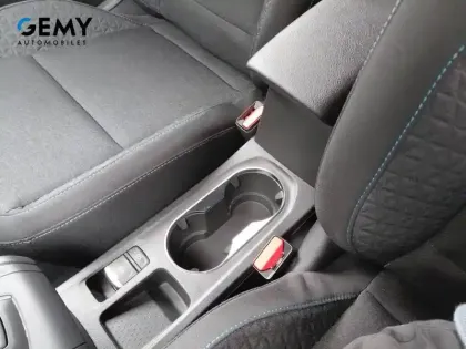 Photo 27 Renault Captur  E-Tech full hybrid 145 ch