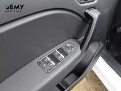 Photo 12 Renault Captur  E-Tech full hybrid 145 ch