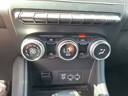 Photo 30 Renault Captur  Blue dCi 115 EDC
